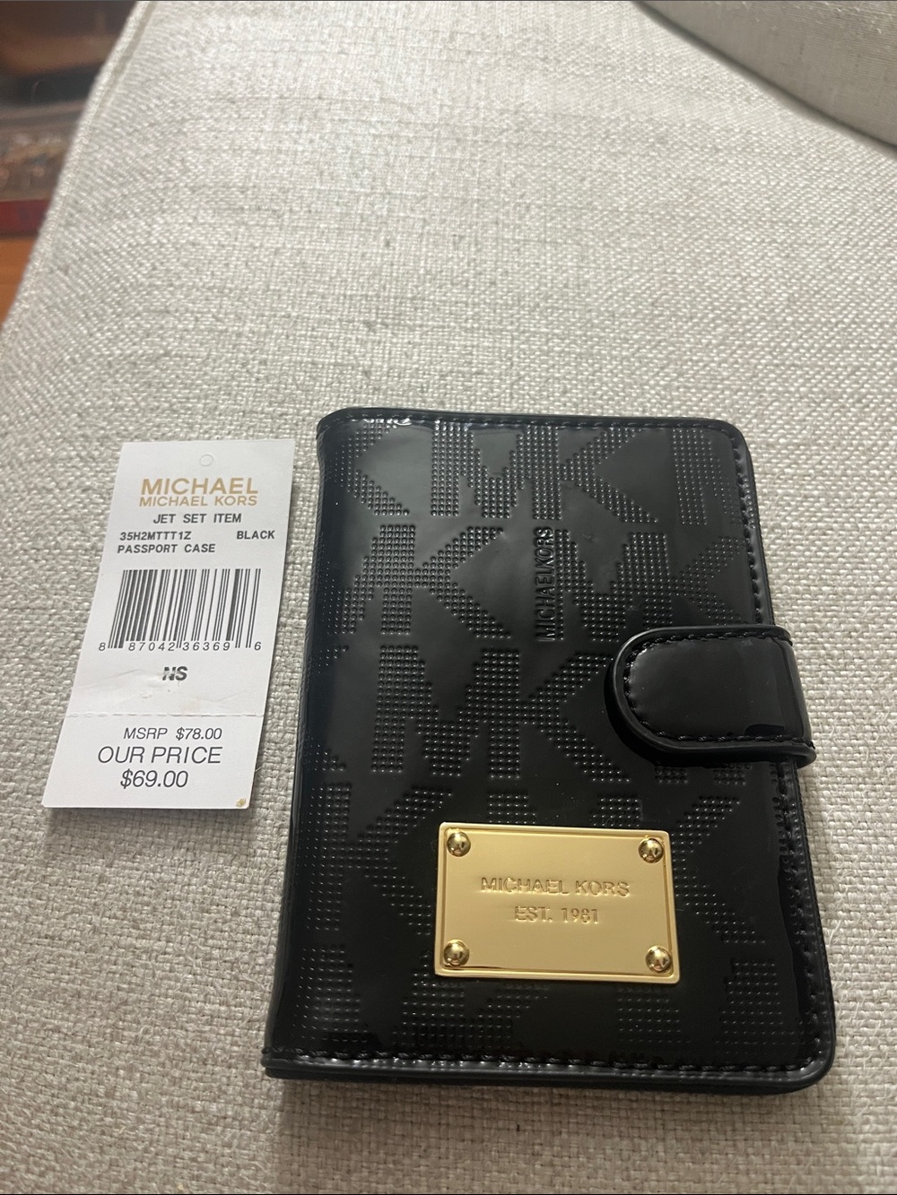 Michael Kors Black Patent leather jet set passport case credit cards NEW